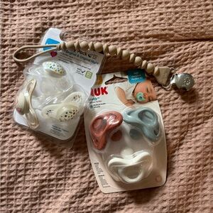 Pacifiers Nuk and Mams NWT and NWOT Itzy Ritzy Paci Clip